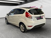 Usado Ford Fiesta Trend 75 CV (55 kW) 2017 Blanco Berlina