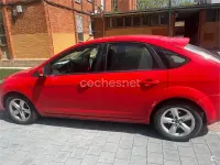 Używany Ford Focus Titanium 109 KM (80 kW) 2009 Czerwony Sedan/Limuzyna