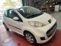 Usado Peugeot 107 68 CV (50 kW) 2012 Blanco Utilitario