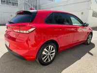 Usado Hyundai i30 120 CV (88 kW) 2020 Rojo Berlina