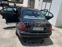 Usado Mercedes E270 Avantgarde 170 CV (125 kW) 2002 Negro Berlina
