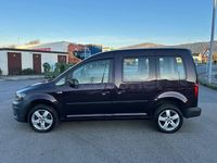 Usado VW Caddy Trendline 122 CV (89 kW) 2016 Violeta / lila Monovolumen