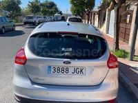 Usado Ford Focus Trend 125 CV (91 kW) 2015 Gris / plata Berlina