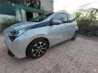Usado Toyota Aygo X-play 72 CV (52 kW) 2020 Gris / plata Utilitario