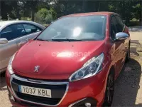 Usado Peugeot 208 Style 82 CV (60 kW) 2017 Rojo Utilitario