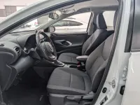 Usado Toyota Yaris Hybrid Active 116 CV (85 kW) 2022 Blanco Berlina