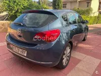 Usado Opel Astra Selective 110 CV (80 kW) 2013 Gris / plata Berlina