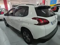 Usado Peugeot 2008 Allure 110 CV (80 kW) 2018 Blanco SUV