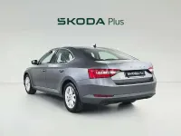 Usado Skoda Superb Ambition 150 CV (110 kW) 2022 Gris Berlina