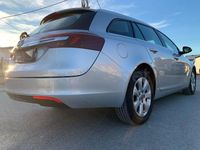 Usado Opel Insignia Selective 140 CV (102 kW) 2016 Gris / plata Familiar