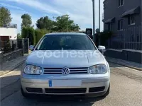 Usado VW Golf IV Highline 105 CV (77 kW) 2003 Gris / plata Berlina