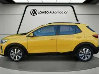 Usado Kia Stonic 100 CV (73 kW) 2023 Amarillo SUV