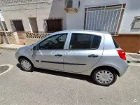 Usado Renault Clio II Dynamique 85 CV (62 kW) 2007 Gris / plata Berlina