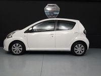 Usado Toyota Aygo Live 68 CV (50 kW) 2012 Blanco Utilitario