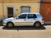 Usado VW Golf IV Highline 115 CV (84 kW) 2001 Gris / plata Berlina