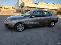 Usado Ford Mondeo Ghia 130 CV (95 kW) 2002 Beige Berlina
