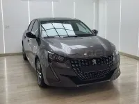 Usado Peugeot 208 Allure 100 CV (73 kW) 2023 Gris / plata Utilitario