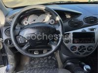 Usado Ford Focus Trend 90 CV (66 kW) 2000 Azul Berlina