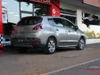 Usado Peugeot 3008 Style 120 CV (88 kW) 2015 Gris / plata Familiar