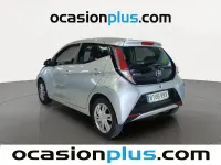 Usado Toyota Aygo X-play 69 CV (50 kW) 2018 Gris plata Utilitario