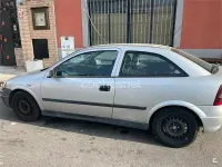 Usado Opel Astra Club 84 CV (61 kW) 2002 Gris / plata Berlina