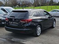 Usado Opel Astra Dynamic 109 CV (80 kW) 2018 Negro Familiar