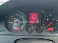 Usado VW Passat Sportline 140 CV (102 kW) 2006 Gris / plata Berlina