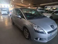 Usado Peugeot 5008 Sport 156 CV (114 kW) 2010 Plateado Monovolumen
