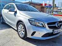 Usado Mercedes A180 110 HP (80 kW) 2017 Cinzento Citadino