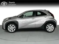 Usado Toyota Aygo X Play 72 CV (52 kW) 2024 Gris / plata SUV