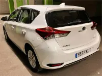Usado Toyota Auris Hybrid Active 136 CV (100 kW) 2018 Blanco Berlina