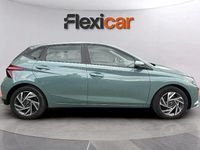 Usado Hyundai i20 101 CV (74 kW) 2025 Verde Berlina