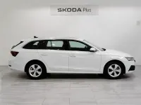 Usado Skoda Octavia Ambition 110 CV (80 kW) 2021 Blanco Familiar