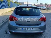 Usado Opel Astra Selective 110 CV (80 kW) 2013 Gris / plata Berlina