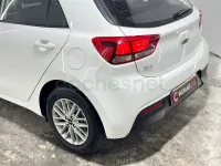 Usado Kia Rio 84 CV (61 kW) 2021 Blanco Berlina