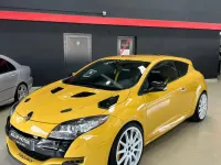 Usado Renault Mégane Coupé R.S. 250 CV (183 kW) 2010 Amarillo Coupe