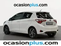 Usado Toyota Yaris Hybrid 100 CV (73 kW) 2019 Blanco Berlina