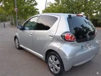 Usado Toyota Aygo 68 CV (50 kW) 2011 Gris / plata Utilitario