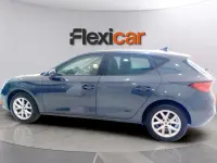 Usado Seat Leon Style 131 CV (96 kW) 2023 Gris Berlina