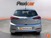 Usado Hyundai i20 100 CV (73 kW) 2017 Gris Utilitario