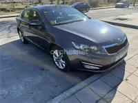 Usado Kia Optima 136 CV (100 kW) 2013 Gris / plata Berlina
