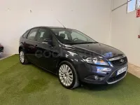 Usado Ford Focus Titanium 109 CV (80 kW) 2009 Gris / plata Berlina