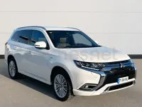 Usado Mitsubishi Outlander P-HEV 224 CV (164 kW) 2018 Blanco SUV