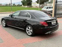 Usado Mercedes E220 194 CV (142 kW) 2016 Negro Berlina