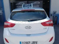 Usado Hyundai i30 100 CV (73 kW) 2016 Blanco Berlina