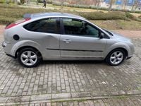 Usado Ford Focus Sport 109 CV (80 kW) 2006 Gris / plata Berlina