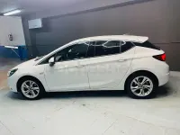Usado Opel Astra Dynamic 136 CV (100 kW) 2018 Blanco Berlina