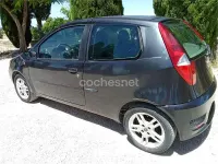 Usado Fiat Punto 95 CV (69 kW) 2004 Negro Utilitario