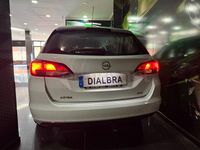 Usado Opel Astra Business 110 CV (80 kW) 2017 Blanco Familiar