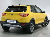 Usado Kia Stonic 101 CV (74 kW) 2018 Amarillo SUV